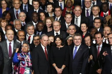 Mayor of Paris Anne Hidalgo (C), former mayor of New York Michael Bloomberg (C-L), 
President of the International Olympic Committee (IOC) Thomas Bach (C-R) and local elected pose for a family photo at the Paris townhall during a summit on climat as part of the World Climate Change Conference 2015 (COP21) on December 3, 2015 in Paris.   
More than 150 world leaders are meeting under heightened security, for the 21st Session of the Conference of the Parties to the United Nations Framework Convention on Climate Change COP21/CMP11) from November 30 to December 11. / AFP / PATRICK KOVARIK